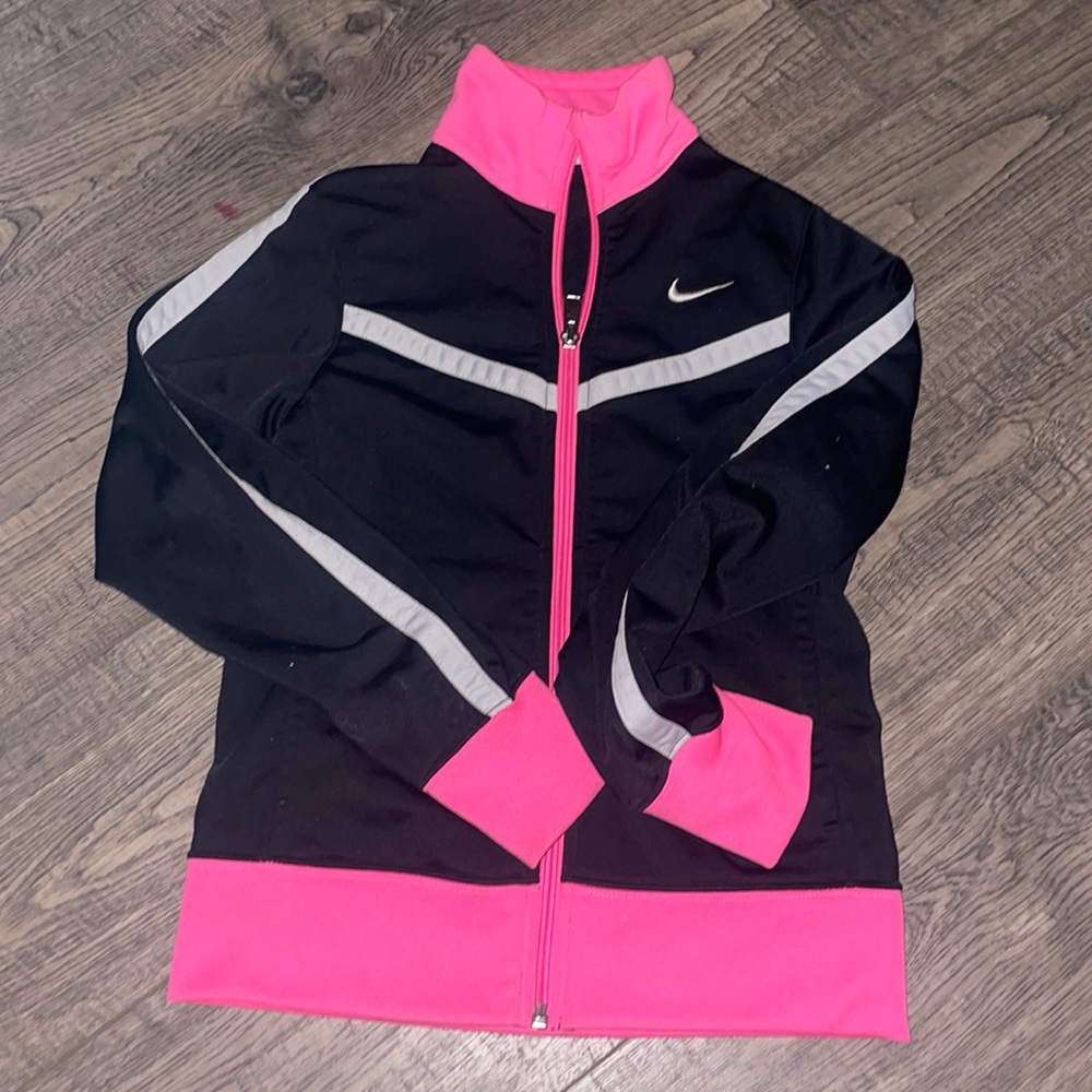 Nike track jacket girls 6x runs small